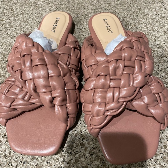 Ladies bamboo slides light mauve color size 8 new never worn - Picture 2 of 3